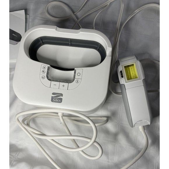 Silk'n BellaLite Light Flash home hair removal treatment - Picture 3 of 7